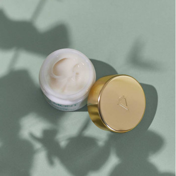 MOISTURIZING WITH A CREAM 50ML