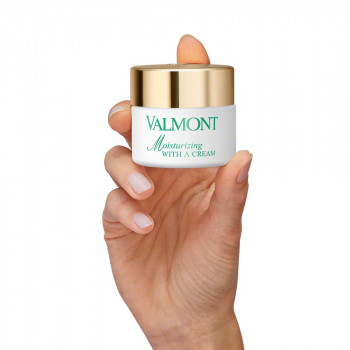 MOISTURIZING WITH A CREAM 50ML