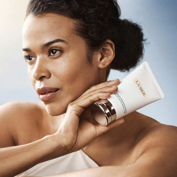 THE ESSENCE FOAMING CLEANSER 125ml