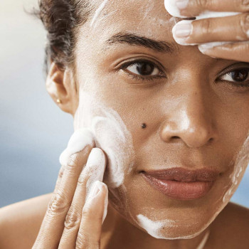 THE ESSENCE FOAMING CLEANSER 125ml
